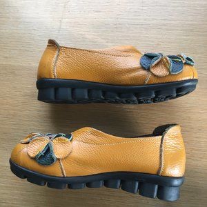 Leather Flats With Flower Detail Yellow Gold & Forest Green